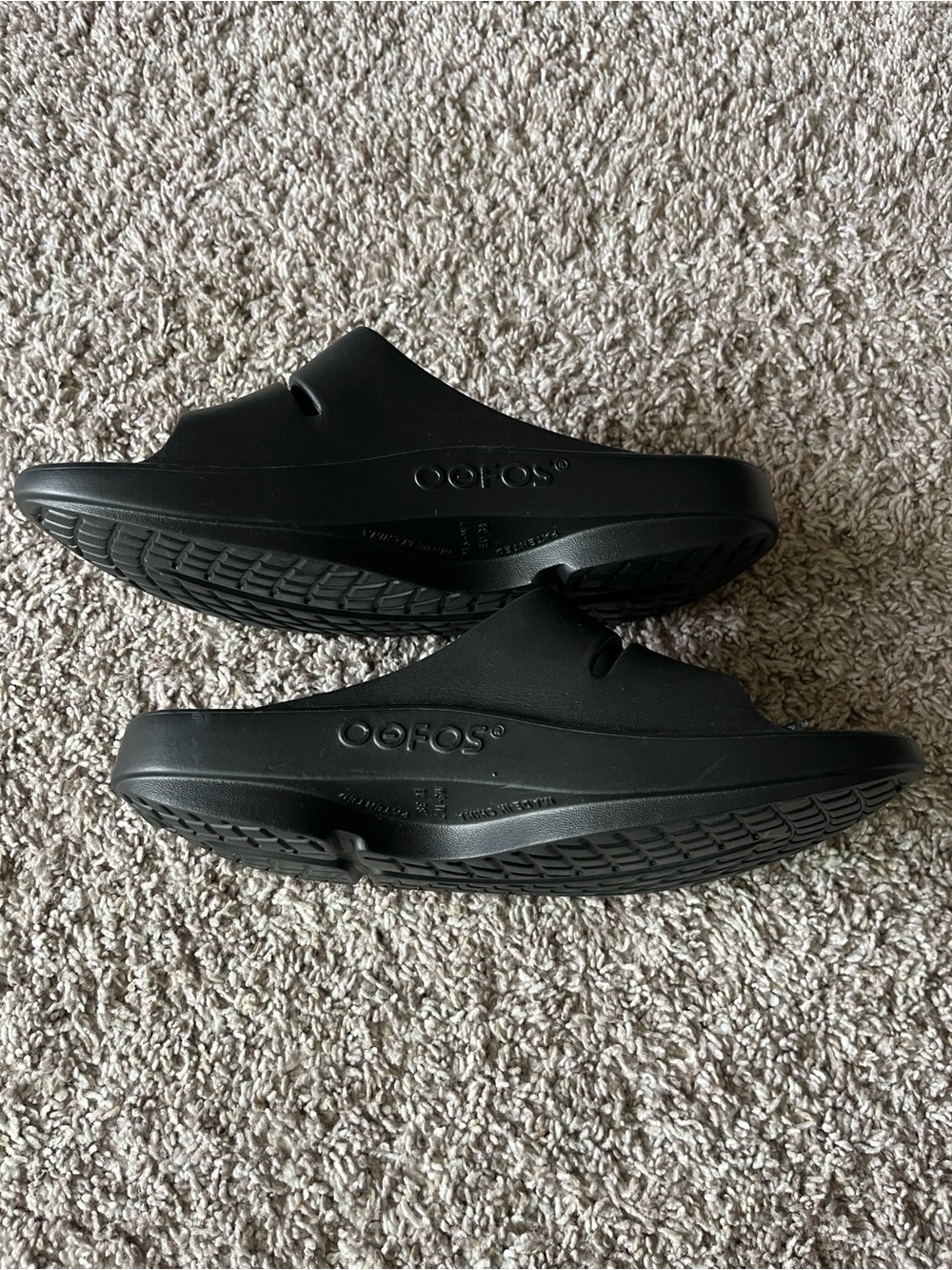 OOFOS NWOT Slides! W7 or M5 - Picture 2 of 6